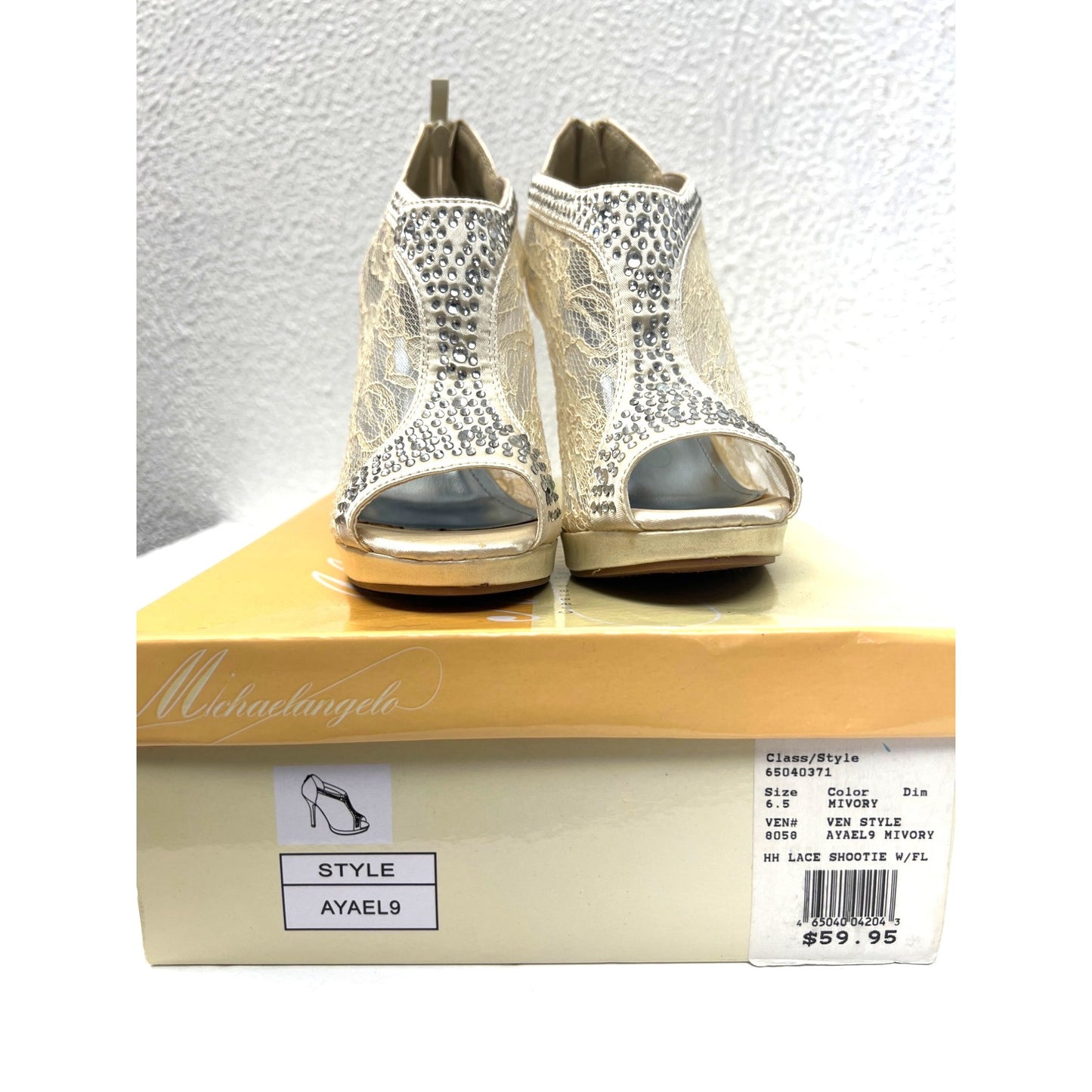 MIchaelangelo NWT Ivory Venetian Lace Bridal Stilettos