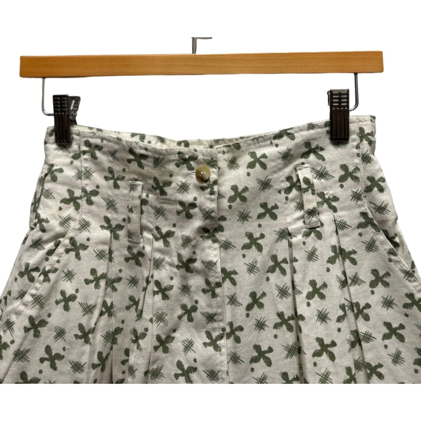 Kyoto Kasual Vintage 80's High Waist Pleated Front White & Green Floral Bermuda Shorts