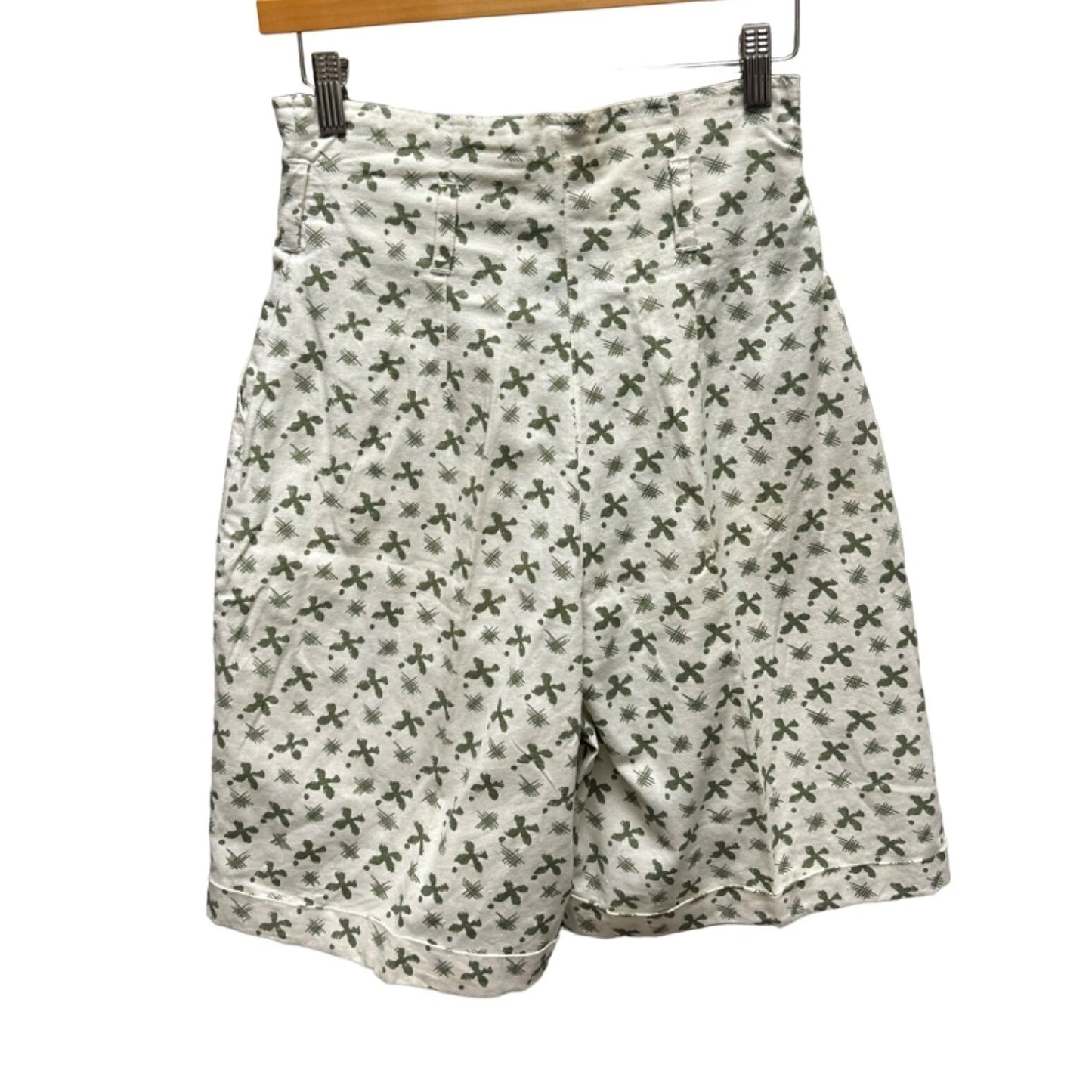 Kyoto Kasual Vintage 80's High Waist Pleated Front White & Green Floral Bermuda Shorts
