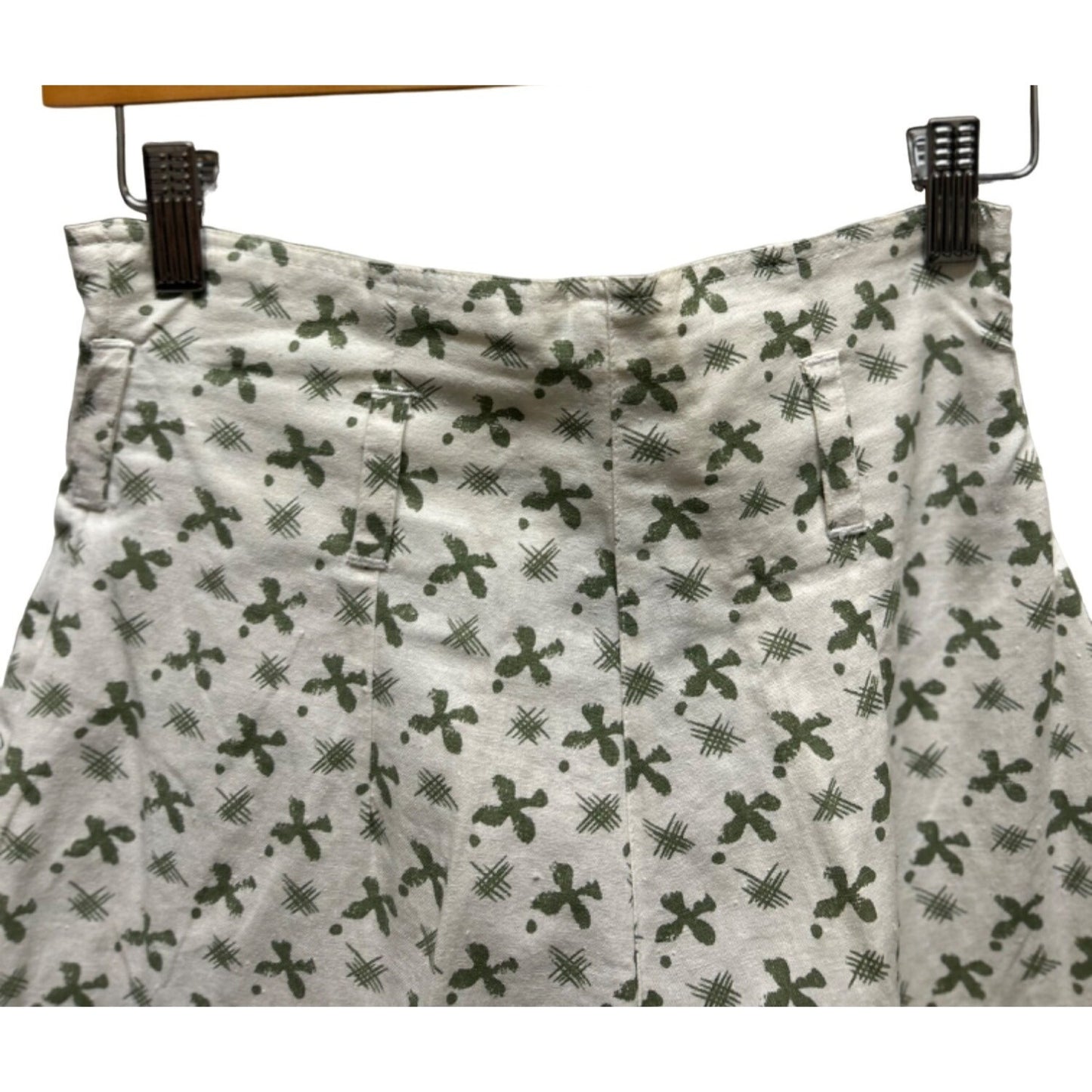Kyoto Kasual Vintage 80's High Waist Pleated Front White & Green Floral Bermuda Shorts
