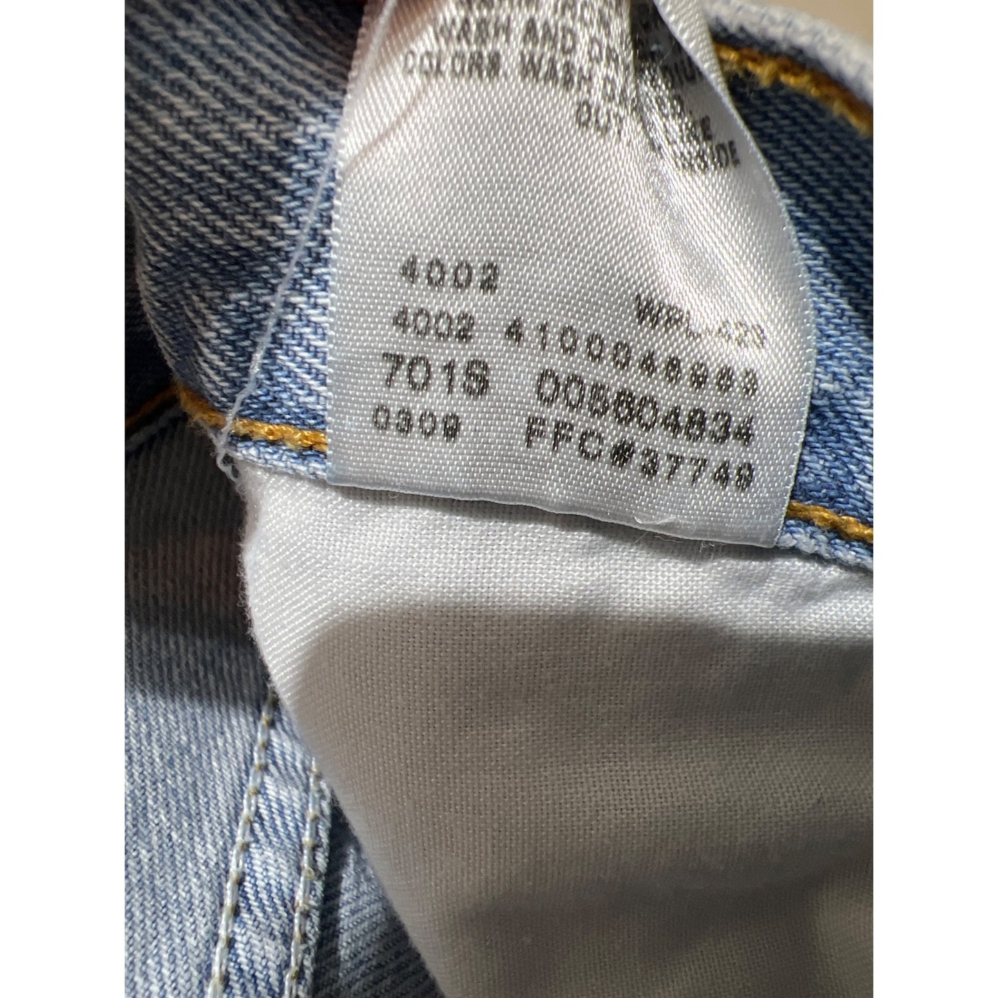 Levis 560 Comfort Fit Light Wash Jeans 36x30 Relaxed Tapered Leg Vintage Y2K Denim