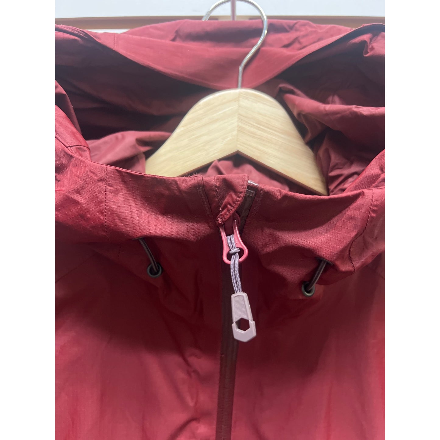 Mountain Hardwear Finder Burgandy Hoodie Shell Jaccket