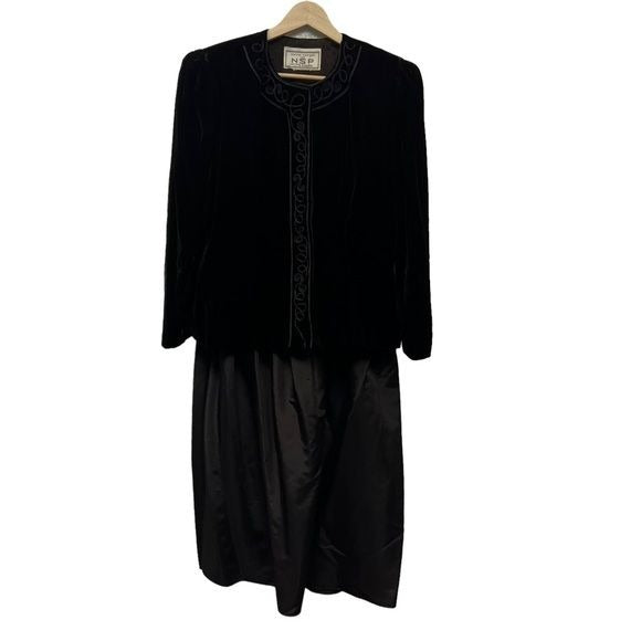 Donna Morgan for NSP Vintage Velvet and Taffeta Special Occasion Dress