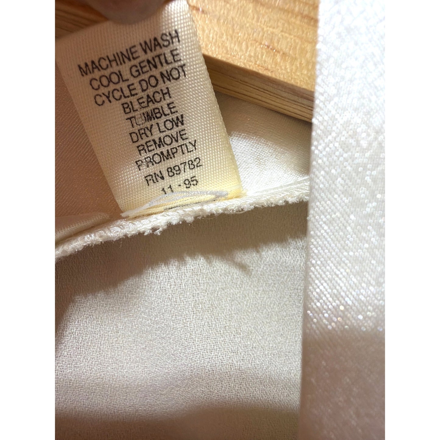 Victorias Secret Collection Gold Label Vintage 90s Embroidered White Ciffon Satin Kimono Robe