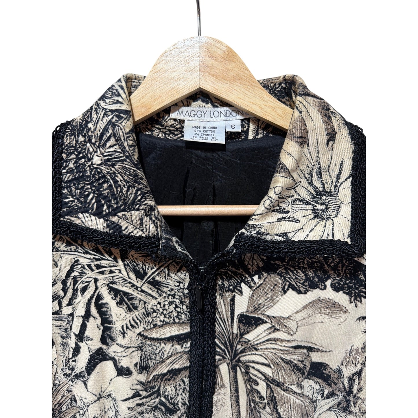 Maggy London Vintage Black & White Tropical Toile Cropped Full Zip Jacket With Black Textured Trim