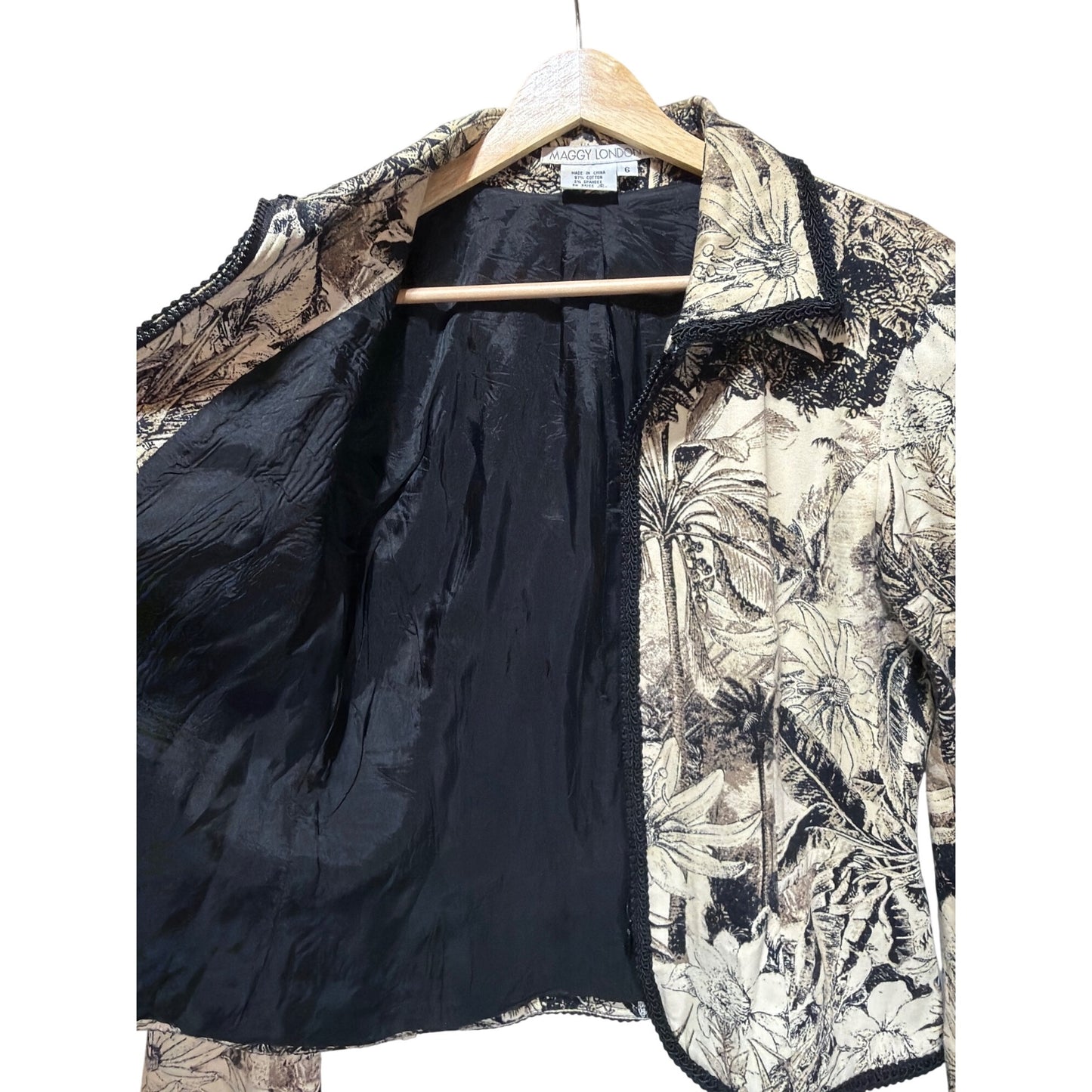 Maggy London Vintage Black & White Tropical Toile Cropped Full Zip Jacket With Black Textured Trim