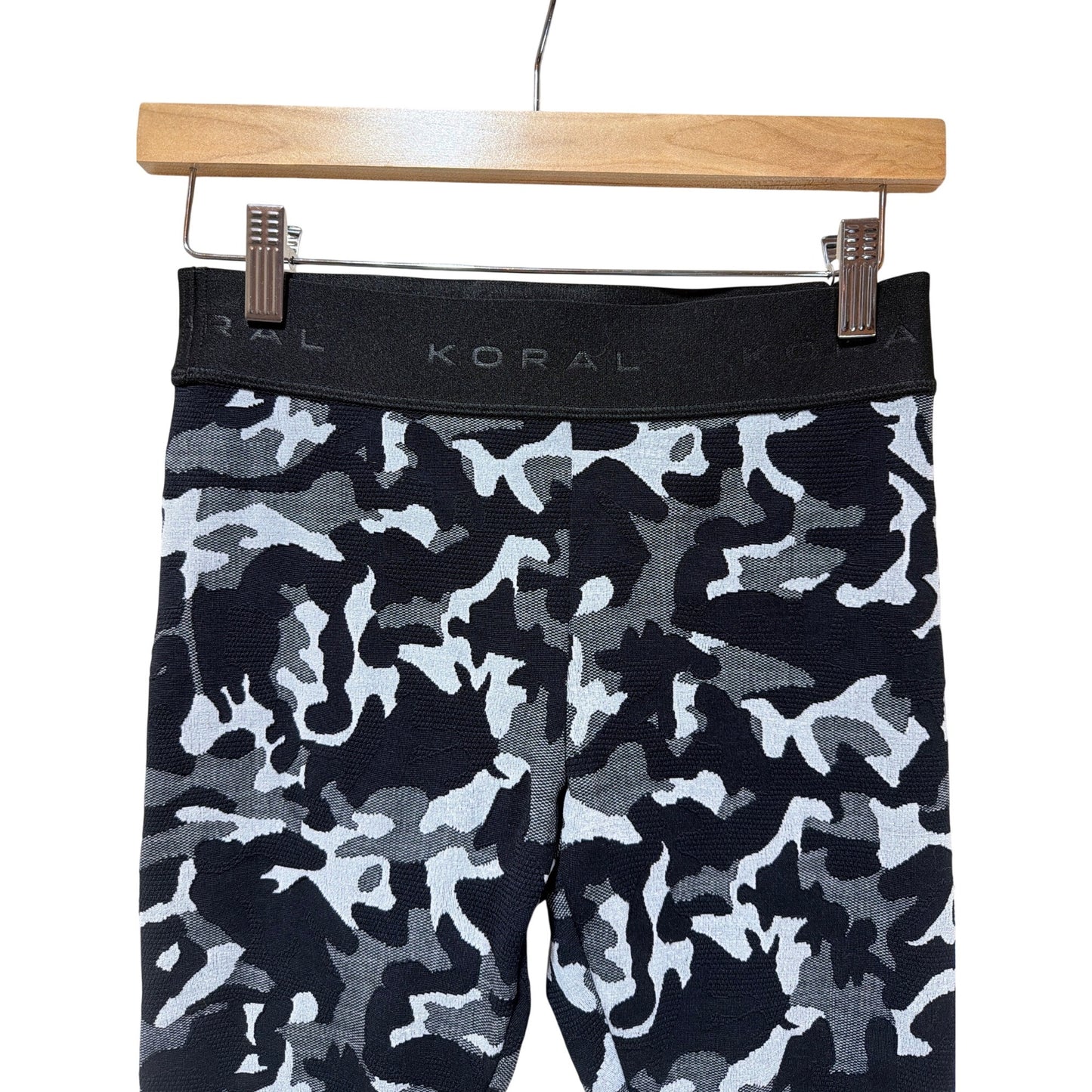 Koral Black & Gray Camo Knockout Cropped Leggings Womens Activewear Size M
